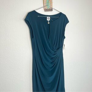 Anne Klein | green stretchy sheath dress